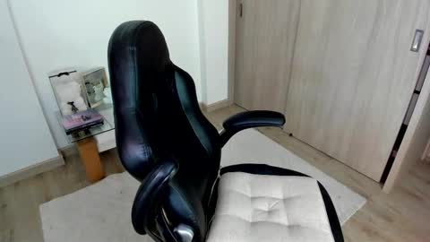 Snapshot of july_correa chatting on 10.03.25 july_correa online show from 10.03.25