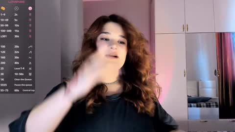 Snapshot of july_slowdive chatting on 01.30.25 Julie online show from 01.30.25