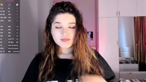 Snapshot of july_slowdive chatting on 02.02.25 Julie online show from 02.02.25