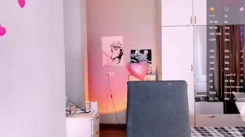 Snapshot of july_slowdive chatting on 02.11.25 Julie online show from 02.11.25