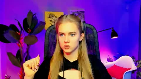 junewoods online show from 11.20.25