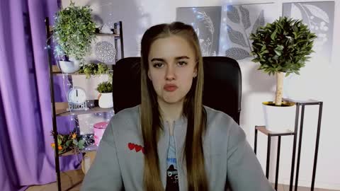 junewoods online show from 04.03.26