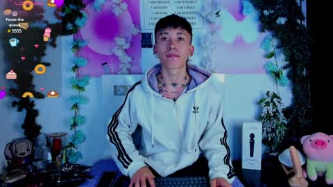 Snapshot of juniior0_0 chatting on 01.28.25 Junior online show from 01.28.25