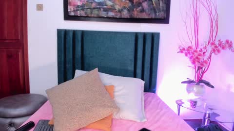 Jupiter Fox online show from 12.20.24