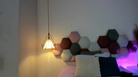 Jupiter Fox online show from 12.31.24