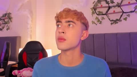 Snapshot of justinbe_ chatting on 09.24.25 Justin online show from 09.24.25