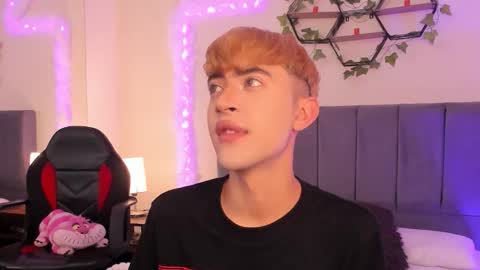 Snapshot of justinbe_ chatting on 09.25.25 Justin online show from 09.25.25