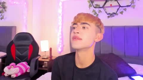 Snapshot of justinbe_ chatting on 09.26.25 Justin online show from 09.26.25