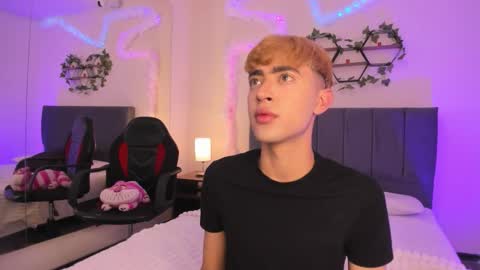 Snapshot of justinbe_ chatting on 10.08.25 Justin online show from 10.08.25