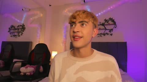 Snapshot of justinbe_ chatting on 10.10.25 Justin online show from 10.10.25