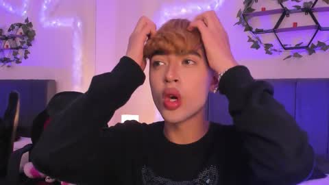 Snapshot of justinbe_ chatting on 10.11.25 Justin online show from 10.11.25