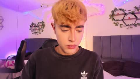 Snapshot of justinbe_ chatting on 10.13.25 Justin online show from 10.13.25