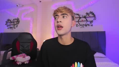 Snapshot of justinbe_ chatting on 10.14.25 Justin online show from 10.14.25