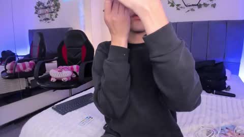 Snapshot of justinbe_ chatting on 10.23.25 Justin online show from 10.23.25