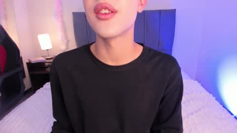 Snapshot of justinbe_ chatting on 10.24.25 Justin online show from 10.24.25