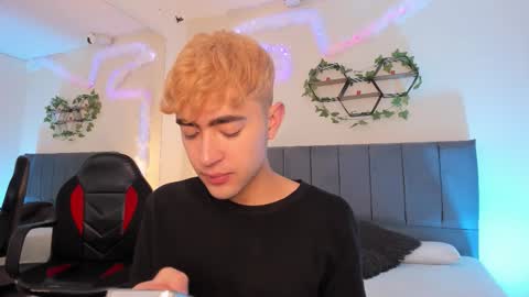 Snapshot of justinbe_ chatting on 10.30.25 Justin online show from 10.30.25