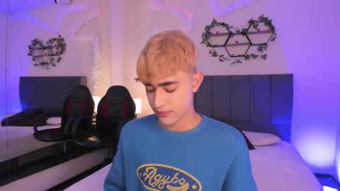 Snapshot of justinbe_ chatting on 11.01.25 Justin online show from 11.01.25