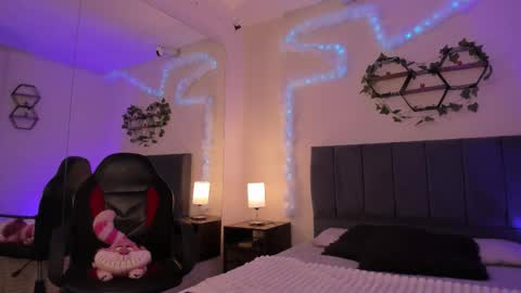 Snapshot of justinbe_ chatting on 11.05.25 Justin online show from 11.05.25