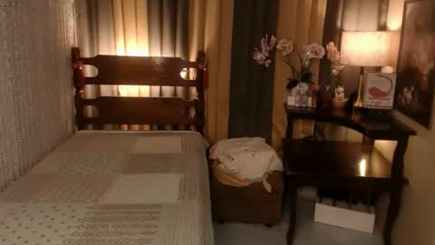 justine_hunk online show from 11.05.25