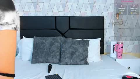 Justine online show from 11.26.25