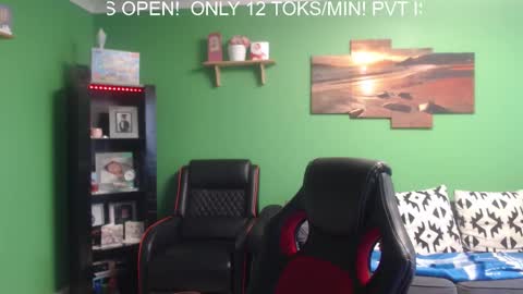 Snapshot of justme_19830331 chatting on 12.25.24 Justme online show from 12.25.24