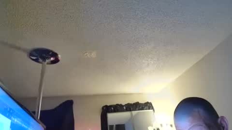 Eetantungfuk Mias online show from 12.21.24