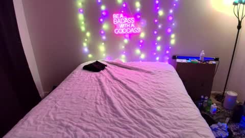 Eetantungfuk Mias online show from 01.24.25