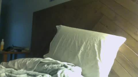 J and Sugar snap pea online show from 03.12.26