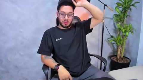 Snapshot of kaan_drakoss chatting on 03.30.26 Kaan Annie online show from 03.30.26