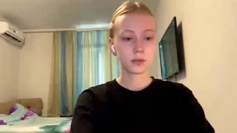 Mia 1st day here online show from 07.18.26