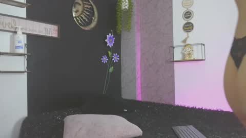 Snapshot of kadybrown chatting on 09.26.25 kadybrowm online show from 09.26.25