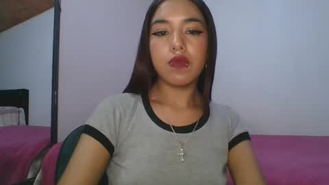 KAHELIINDEPENDENT MODEL online show from 01.23.25