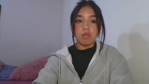 KAHELIINDEPENDENT MODEL online show from 02.15.25