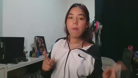 KAHELIINDEPENDENT MODEL online show from 10.23.25