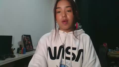 KAHELIINDEPENDENT MODEL online show from 10.24.25