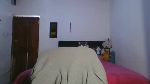 KAHELIINDEPENDENT MODEL online show from 11.29.25