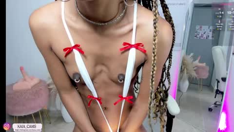 Snapshot of kaia_cam chatting on 03.11.25 online show from 03.11.25