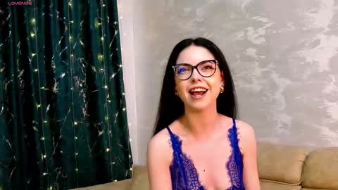 Kaila Lewis online show from 01.08.26