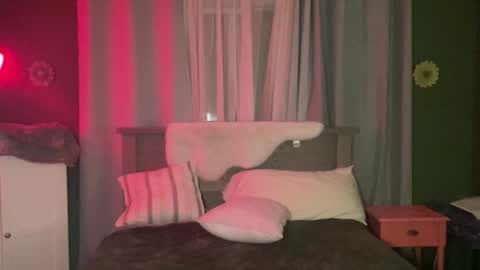 Snapshot of kaileeshy chatting on 11.11.25 Kailee Smile online show from 11.11.25