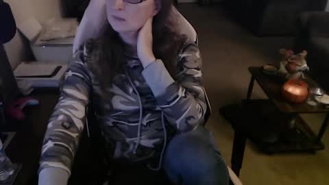 Snapshot of kait331 chatting on 10.31.25 Camprincess331 online show from 10.31.25