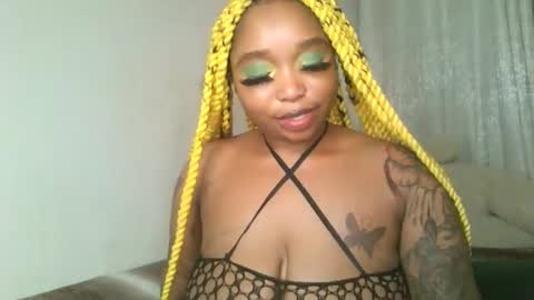 Snapshot of kakey_love chatting on 12.25.24 kakey love online show from 12.25.24