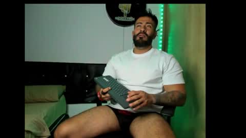 Snapshot of kaleth_price chatting on 11.13.25 Kaleth Price online show from 11.13.25