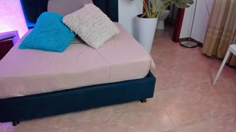 Snapshot of kalimonroee chatting on 01.09.25 KaliMonroe online show from 01.09.25