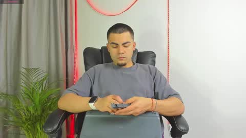 Snapshot of kalivan_voinesscu chatting on 10.13.25 K A L I online show from 10.13.25