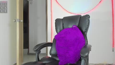 Snapshot of kalivan_voinesscu chatting on 06.20.26 K A L I online show from 06.20.26