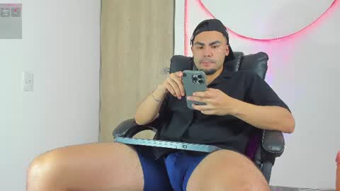 Snapshot of kalivan_voinesscu chatting on 07.22.26 K A L I online show from 07.22.26