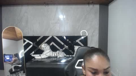 Snapshot of kamala_a chatting on 10.04.25 Kamala. Live 2100 - 600 online show from 10.04.25