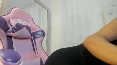 Snapshot of kamila_arias chatting on 12.06.24 online show from 12.06.24