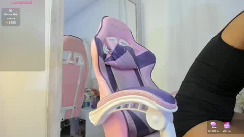 Snapshot of kamila_arias chatting on 12.13.24 online show from 12.13.24