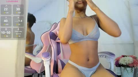 Snapshot of kamila_arias chatting on 12.17.24 online show from 12.17.24